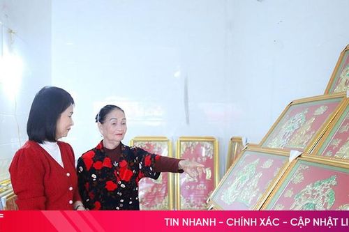 Quà mừng thọ lên kệ là… 'cháy' hàng