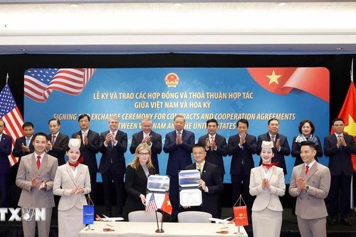 Toàn cảnh lễ ký và trao các thỏa thuận hợp tác giữa Việt Nam và Hoa Kỳ