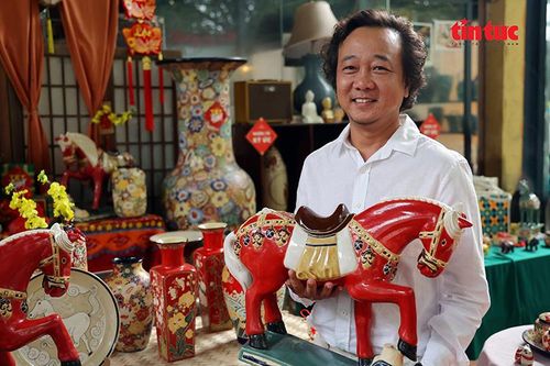 Làng nghề gốm 'đỏ lửa' với… ngựa