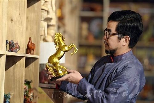 Năm mới về làng cổ Đường Lâm ngắm bộ sưu tập 'Gióng'