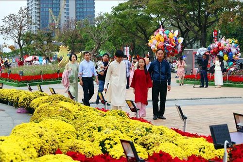 Đà Nẵng rộn ràng sắc Xuân, vững bước vào kỷ nguyên phát triển mới