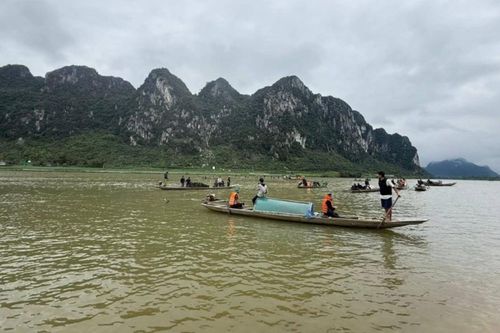 Đau lòng vụ thuyền chở 7 người đi chúc Tết bị lật, 4 người tử vong và mất tích