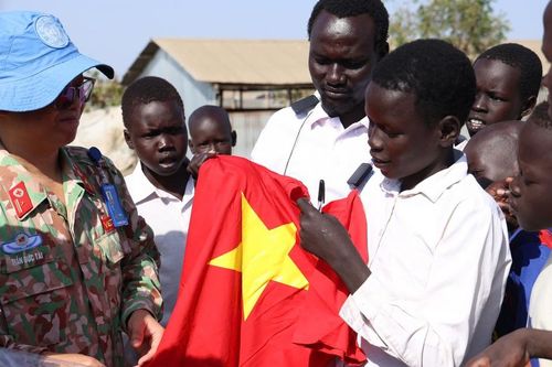 Tết yêu thương ở Bentiu của bác sĩ 'mũ nồi xanh' Việt Nam