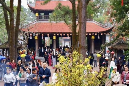 Du khách nô nức du xuân tại Di tích Côn Sơn - Kiếp Bạc