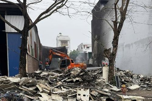 Bắc Ninh: Kịp thời chữa cháy bãi phế liệu, không gây thiệt hại về người.