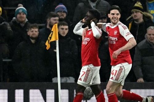 Arsenal đánh rơi chiến thắng trước Wolves dù Saka tỏa sáng rực rỡ