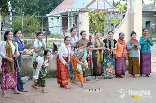 Người Ðồng Nai vui xuân, đón Tết văn minh nghĩa tình