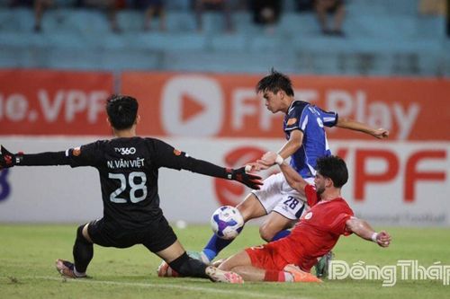 'Ngựa trẻ' trước khung thành xuân