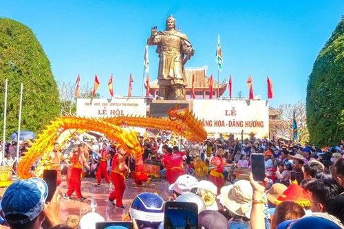 Ðất Võ dọc miền lễ hội mùa xuân