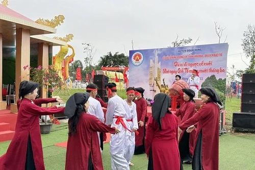 Phường Xoan vào hội
