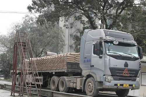 Xi măng Vicem Sông Thao xuất hàng đầu năm