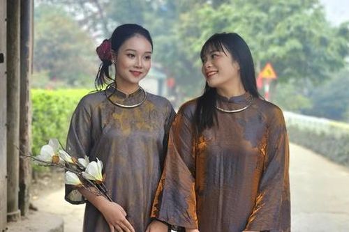 Giới trẻ háo hức với kiến trúc cổ Đường Lâm những ngày đầu xuân Bính Ngọ