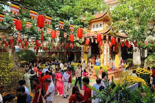 Đi chùa đầu năm: Những điều nên tránh để trọn vẹn ý nghĩa