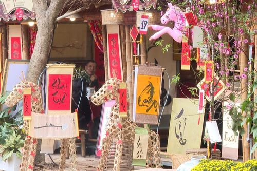 Văn hóa xin chữ đầu xuân: Lan tỏa tinh thần 'hiếu học' của người Việt
