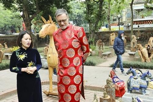 Tết Việt qua hành trình đón Xuân của Đại sứ Pháp