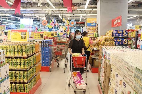 Thị trường mùng 2 Tết Bính Ngọ dần sôi động