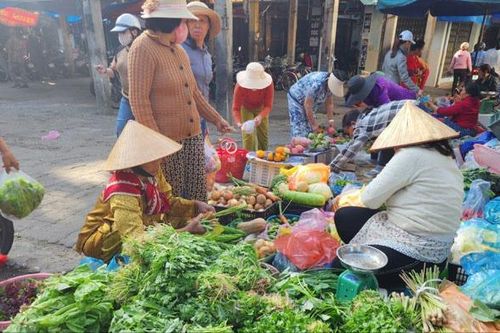 Đi chợ đầu năm mới