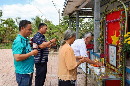 Bàn thờ Tổ quốc - Tình yêu kính Bác ngày xuân