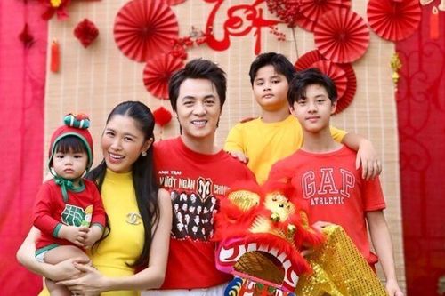 Đăng Khôi - Thủy Anh trang trí biệt thự đón Tết Bính Ngọ, vừa sinh con thứ 3 nay lại đón tin vui
