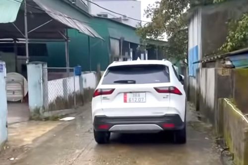 Công an vào cuộc vụ tài xế đỗ xe 'khóa đuôi', thách thức 'đỗ đến mai'