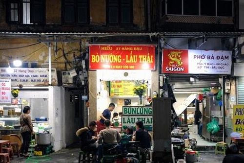 Tết đến, vỉa hè lại hóa quán nhậu