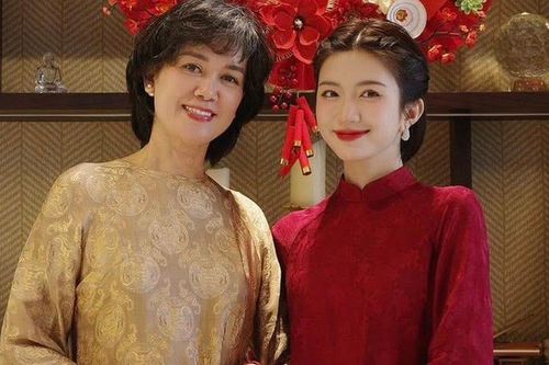 Diễn viên Ngọc Huyền khoe ảnh gia đình, gây chú ý nhất là mẹ chồng - em gái Chí Trung, giảng viên piano