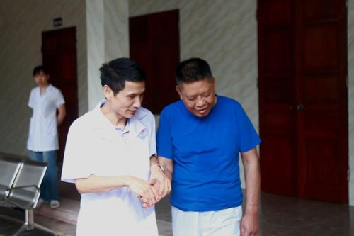 Nơi những người thầy thuốc tiếp tục một 'cuộc chiến' (kỳ 1): Một ngày ở 'mặt trận' không tiếng súng