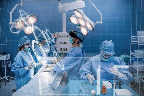 Phát triển y tế toàn diện, bảo đảm mọi người dân được chăm sóc sức khỏe