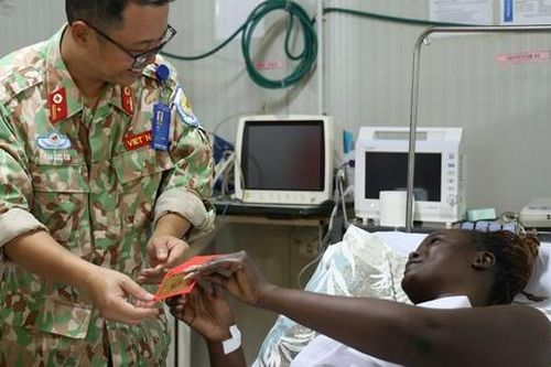 Theo chân những bác sĩ Mũ nồi xanh Việt Nam 'ăn Tết' ở Bentiu