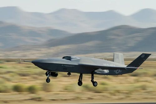 UAV YFQ-42A của Mỹ thực hiện nhiệm vụ bay bán tự động đầu tiên