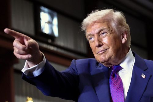Ông Trump ra lệnh giải mật hồ sơ về người ngoài hành tinh