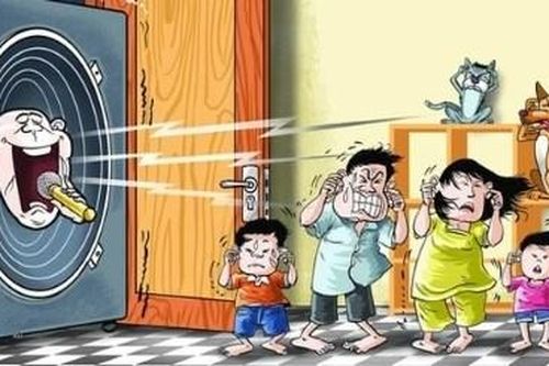 Cả đời làm điều thiện, mẹ tôi 70 tuổi bị đe dọa chỉ vì một câu nói: Hát karaoke thì vặn nhỏ một chút