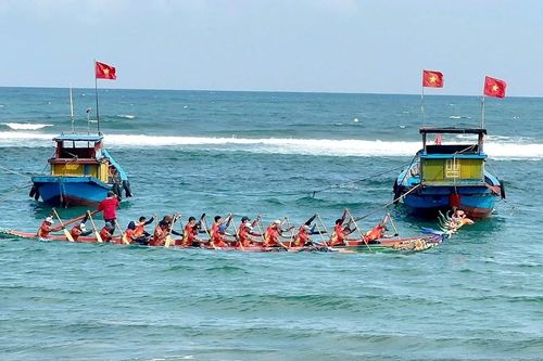 Nhịp chèo khai Xuân nơi làng biển Phước Thiện 1