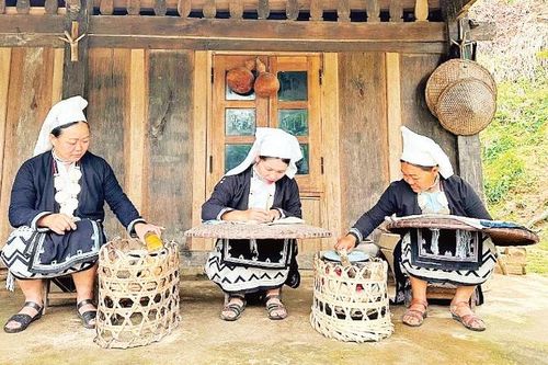 Phát triển du lịch bền vững từ giá trị bản sắc