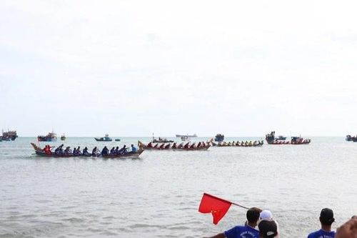 Độc đáo Lễ hội đua thuyền Rồng của ngư dân Cà Ná