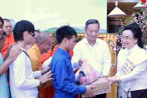 Tăng cường tình đoàn kết, sẻ chia Việt Nam-Lào