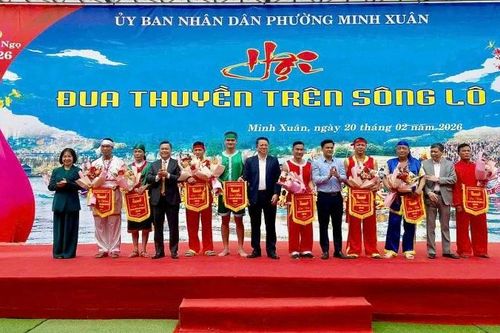 Hấp dẫn Hội đua thuyền truyền thống trên sông Lô