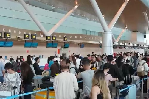 Sân bay Tân Sơn Nhất lập kỷ lục chuyến bay, hành khách dịp Tết