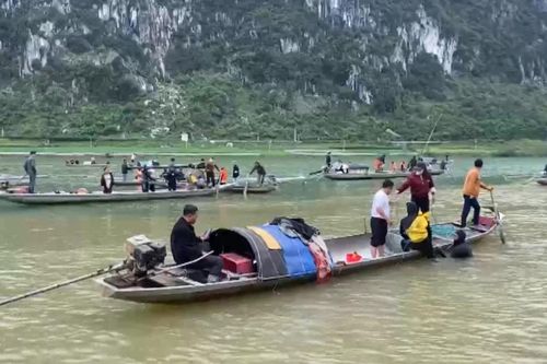 Tìm thấy thi thể 2 nạn nhân trong vụ lật thuyền trên sông Gianh