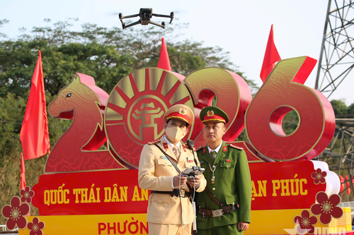 Hà Nội: Cảnh sát giao thông dùng flycam theo dõi tình hình giao thông