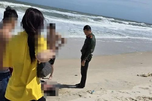 Đại úy công an lao mình giữa sóng dữ cứu 2 trẻ nhỏ
