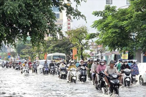 Triều cường ven biển Đông Nam bộ giảm chậm