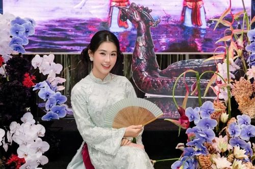 'Người đẹp tuổi Ngọ' Ngọc Thảo diện áo dài khoe vẻ đẹp thanh tao ở tuổi 35