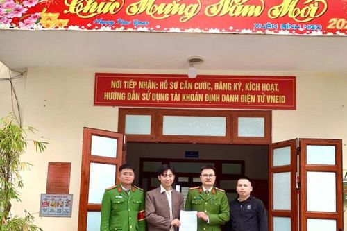 Nhận lại hơn 62 triệu đồng tiền chuyển khoản nhầm ngày mùng 1 Tết