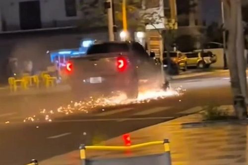 Ô tô kéo lê xe máy gần 1km ở Lâm Đồng, một người tử vong