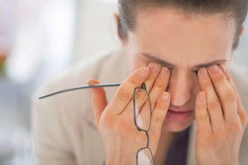 Vì sao càng mệt càng khó ngủ?