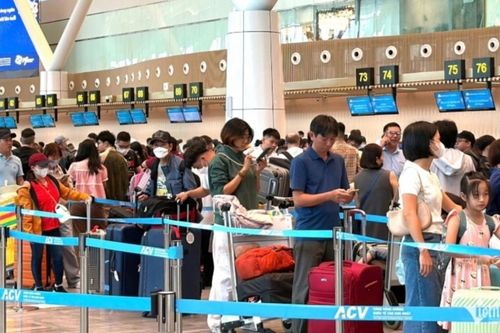 Hơn 170.000 lượt hành khách qua sân bay Tân Sơn Nhất ngày mùng 4 Tết Bính Ngọ 2026