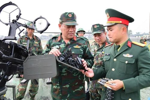 Chiến sĩ Sư đoàn chủ lực 324 chắc tay súng trong những ngày đón Xuân