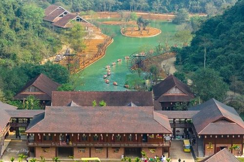 Du lịch Ninh Bình bứt tốc dịp Tết, Thung Ui 'gây sốt' với vẻ đẹp hữu tình