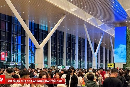 TP.HCM: Sân bay, nhà ga nhộn nhịp mùng 4 Tết